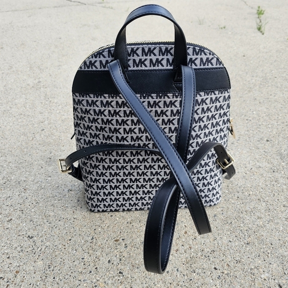 New Michael Kors Cindy backpack medium - Picture 9 of 14